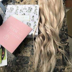 Basically brand new clip in hair extensions blonde
